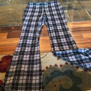 Fun black and grey plain flowy pants. They are stretchy and comfy.